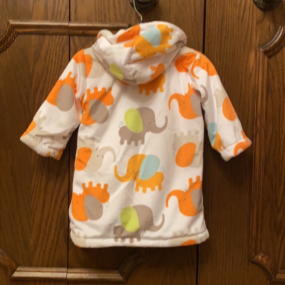NWOT Super soft and snuggly baby bathrobe! - Picture 5 of 5